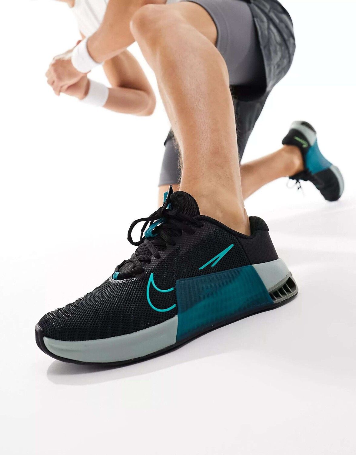 

Черные и бирюзовые кроссовки Nike Metcon 9, Черный