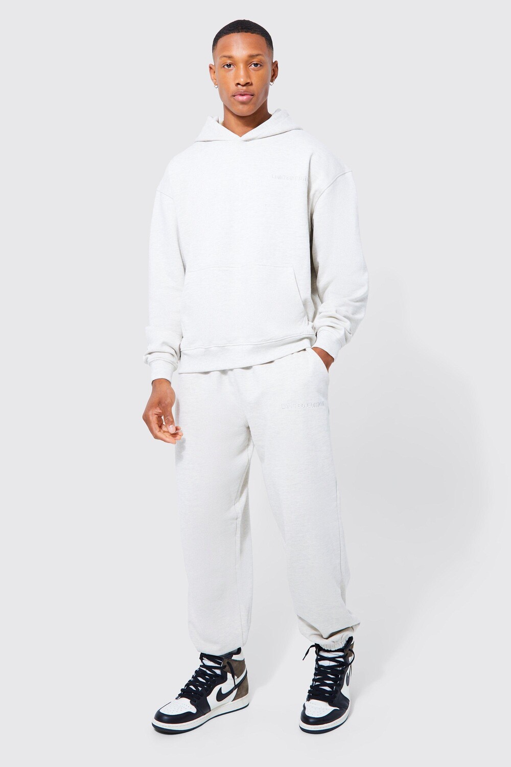 

Спортивный костюм oversized limited premium boxy Boohoo, экру