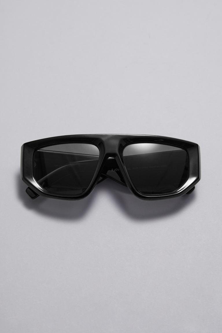Солнцезащитные очки в D-образной оправе и другие истории H&M, черный