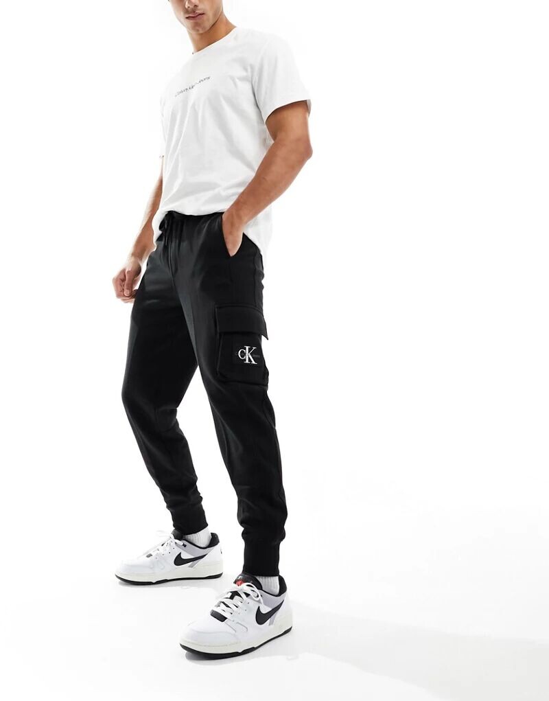 

Черные брюки с нашивкой Calvin Klein