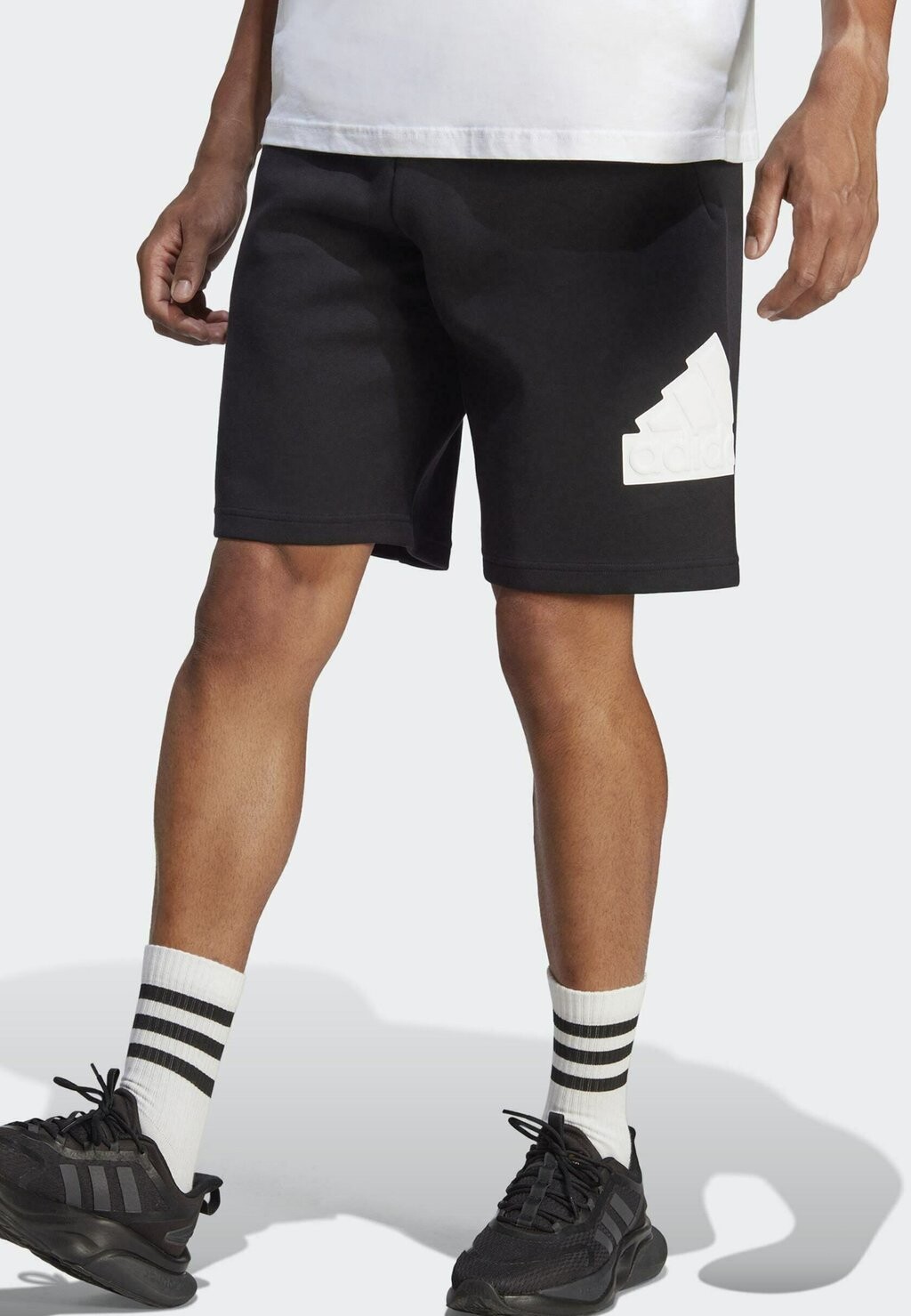 

Шорты Adidas
