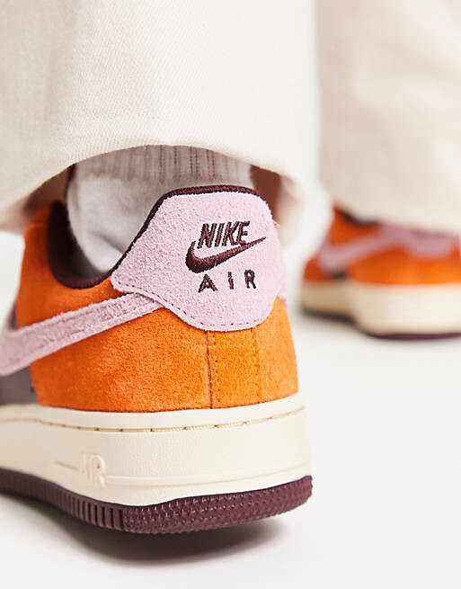 

Оранжево-бордовые кроссовки Nike Air Force 1 '07