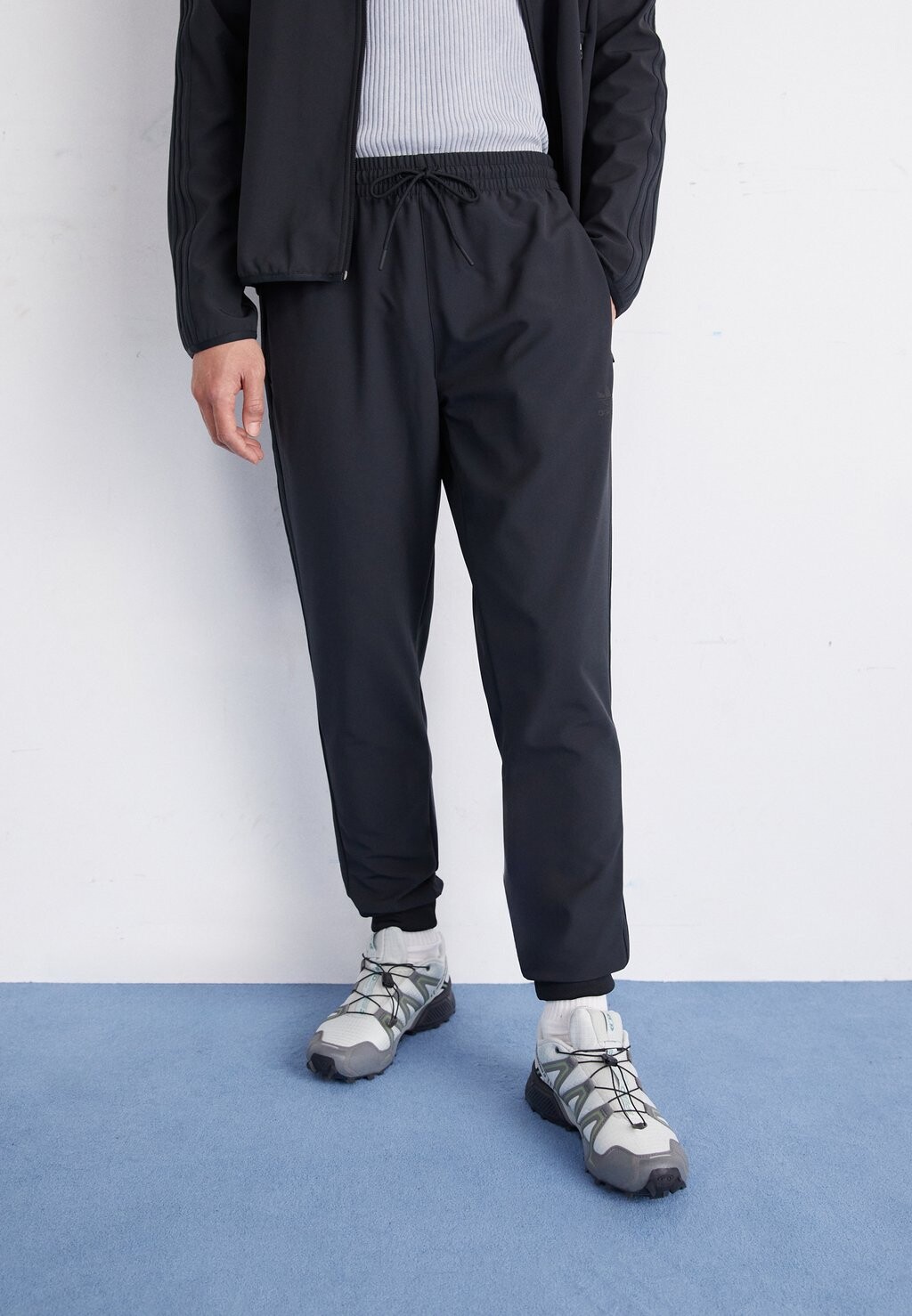 

Спортивные брюки adidas Originals, черные