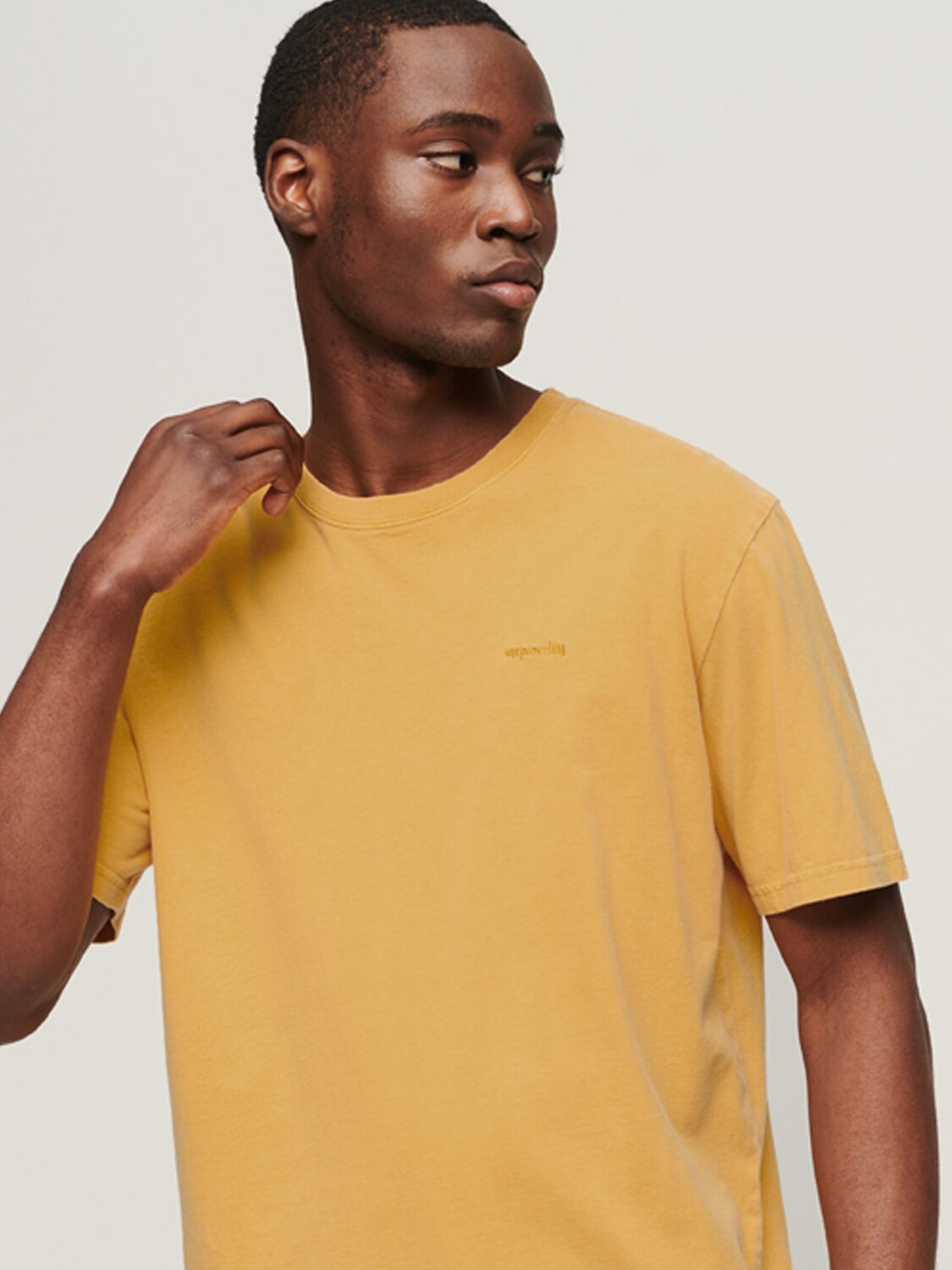 

Футболка Superdry Vintage Mark, цвет Nugget Gold