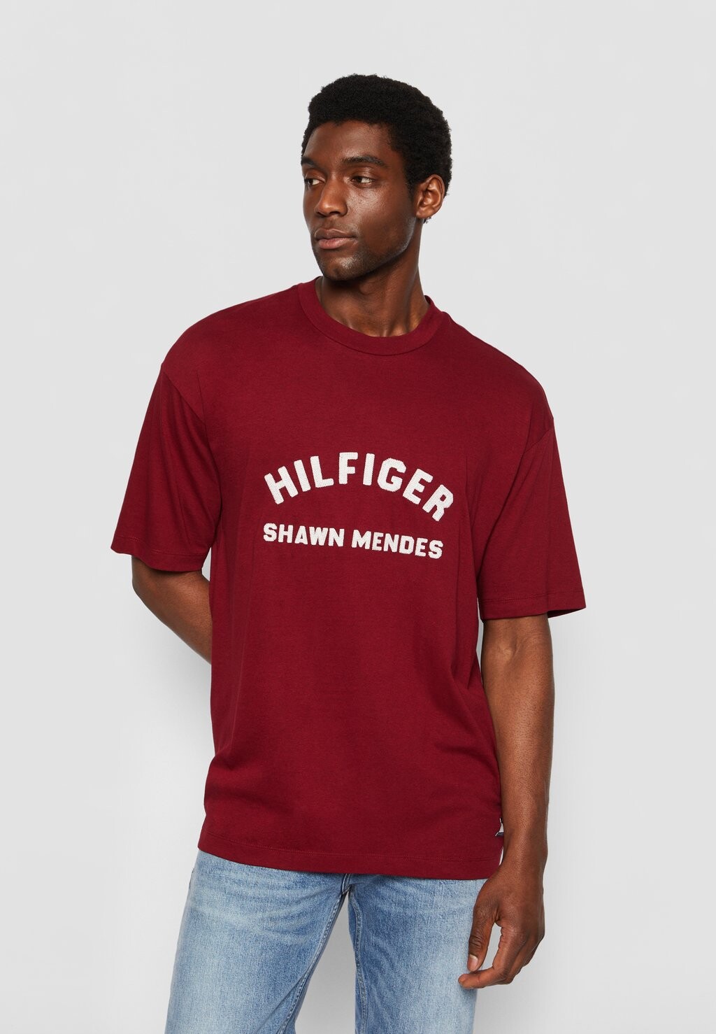 

Футболка с принтом Tommy Hilfiger, красный