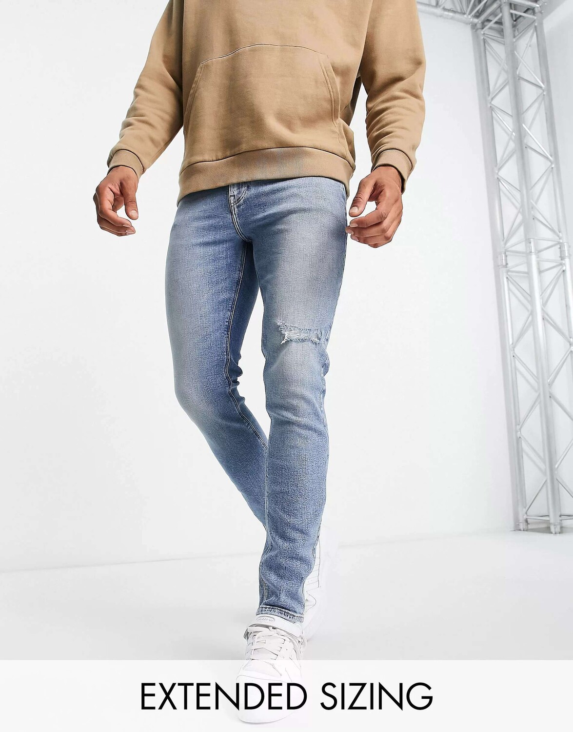 

Светлые джинсы скинни ASOS с рваными краями