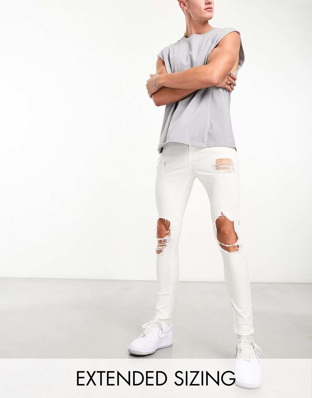 

Белые эластичные джинсы с сильными рваными краями ASOS DESIGN