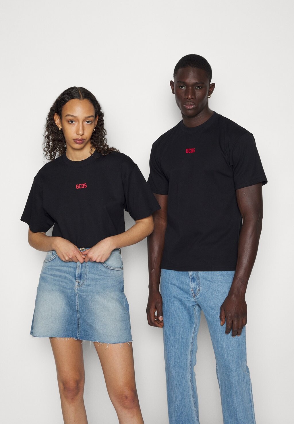 

Базовая футболка ФУТБОЛКА BASIC LOGO REGULAR UNISEX GCDS, черная, Черный