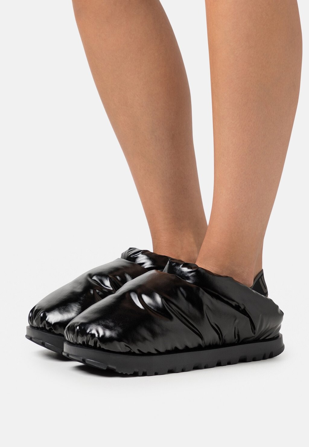 

Тапочки SPACESLIDER SLIPPER UGG, черный