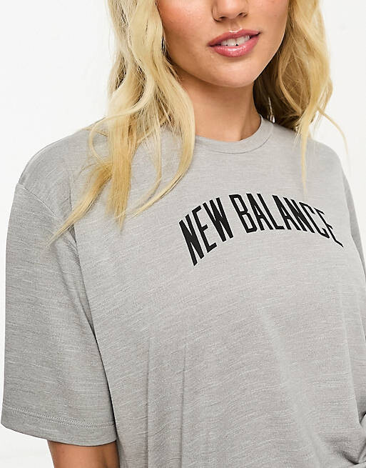 

Темно-серая футболка New Balance Relentless Oversized, Серый