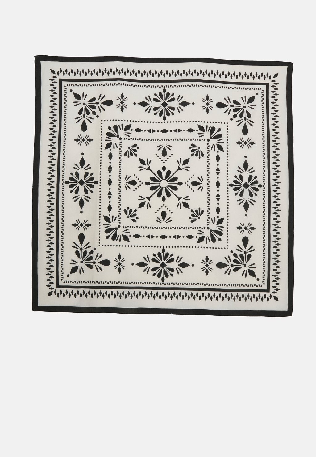 

Платок Zign, цвет black/off-white