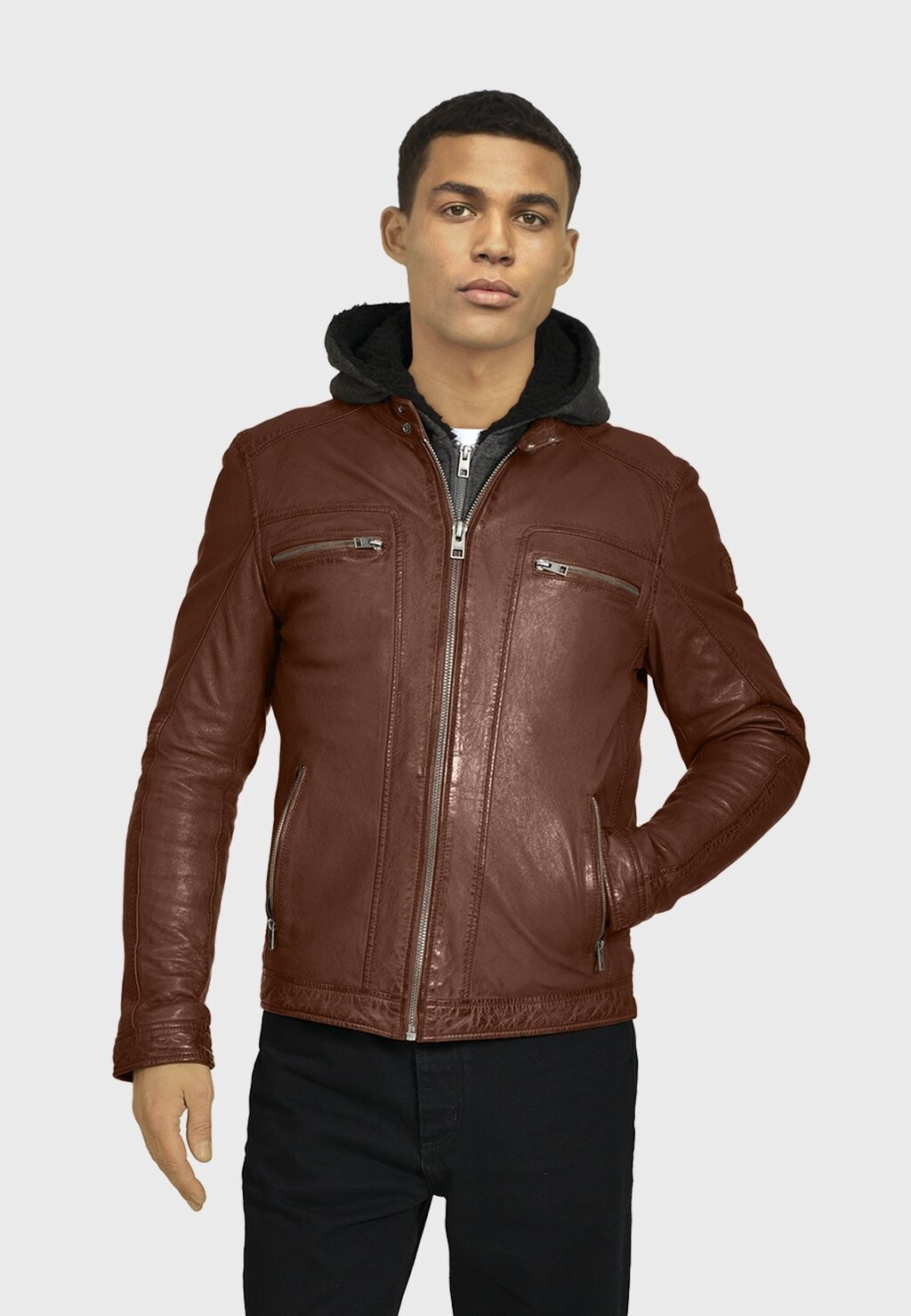 

Кожаная куртка Oakwood