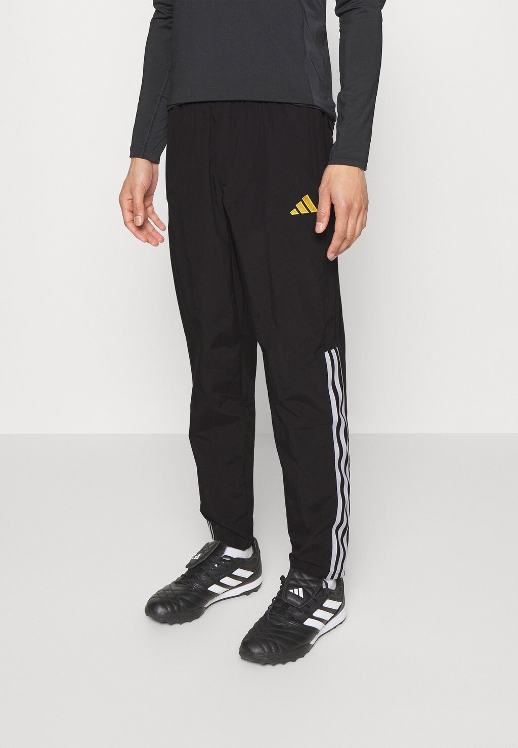 

Спортивные брюки Adidas