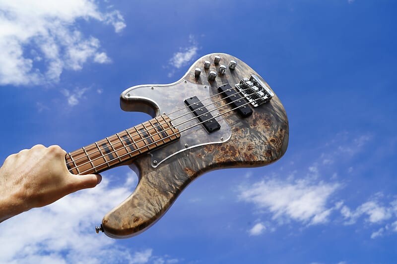 

Басс гитара Cort GB-Modern 4 Open Pore Charcoal Grey 4-String Electric Bass Guitar w/ Hard Case