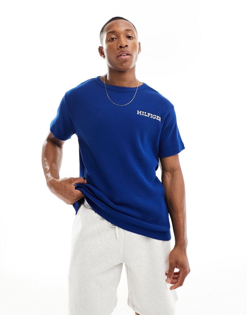 

Синяя футболка с монотипом Tommy Hilfiger