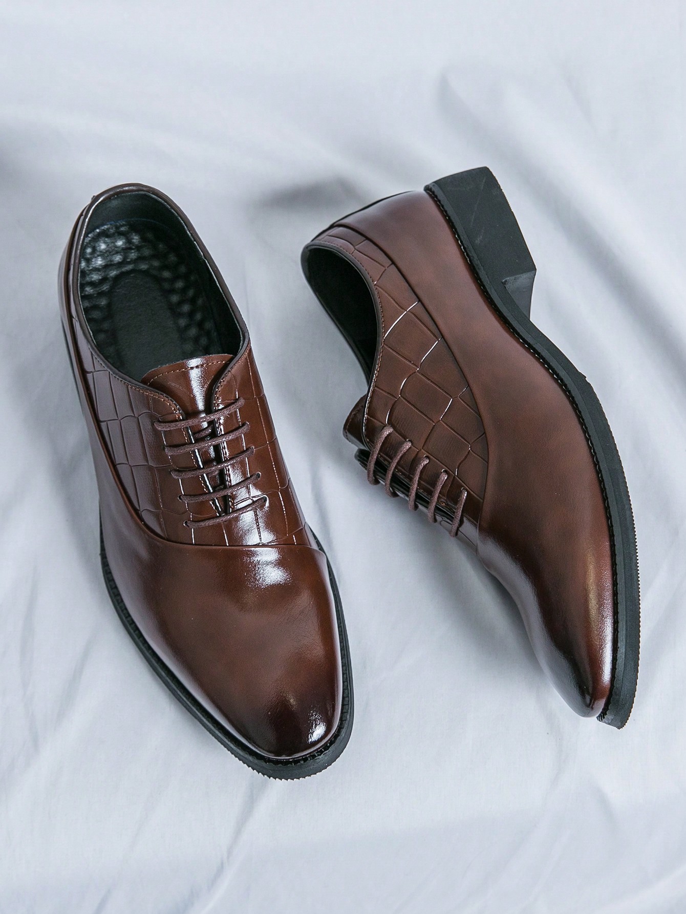 цена Модный лук: мужская деловая обувь, коричневый