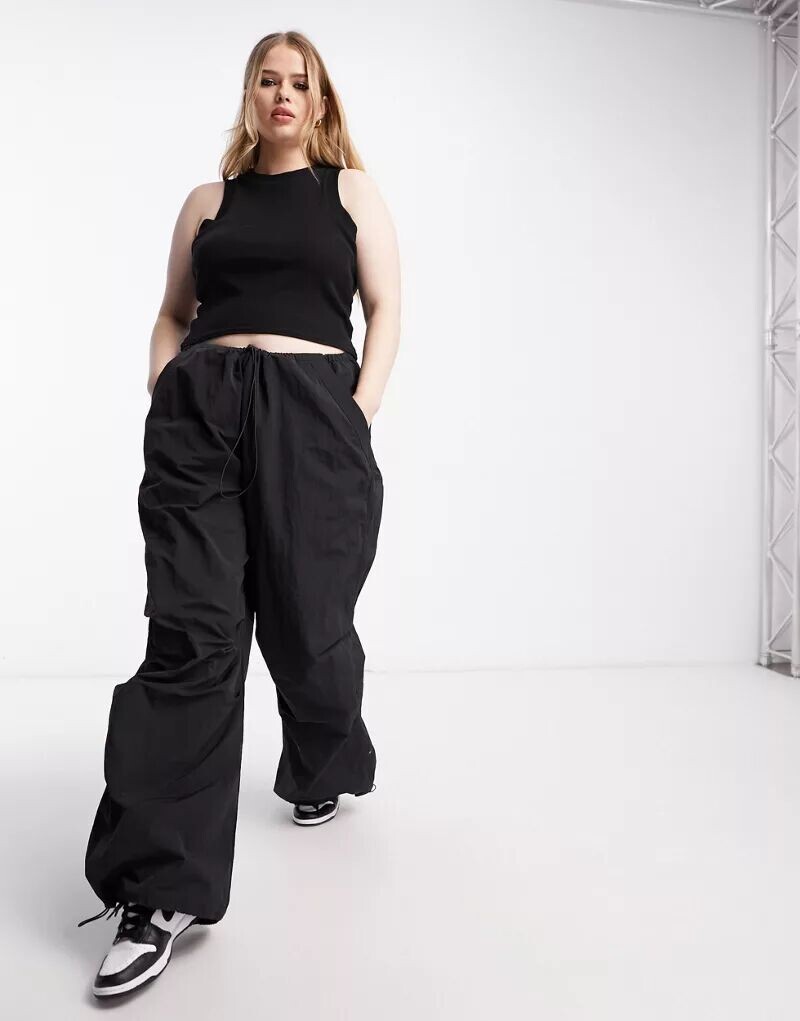 

Черные брюки карго с парашютом ASOS Curve
