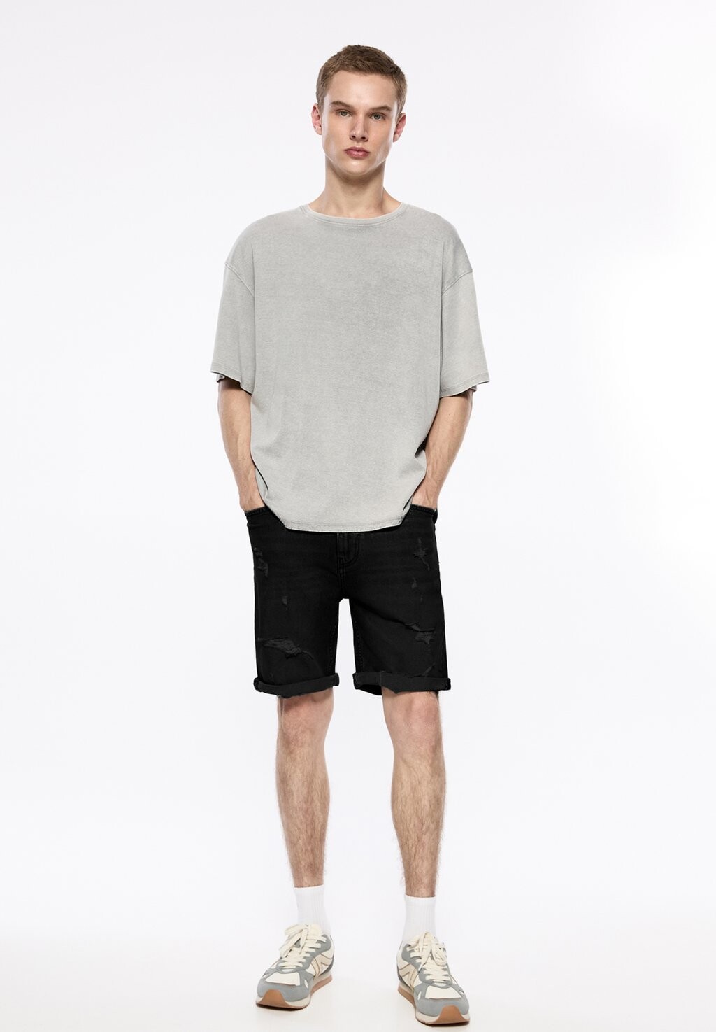 

Джинсовые шорты Ripped Bermuda PULL&BEAR, крапчатый черный