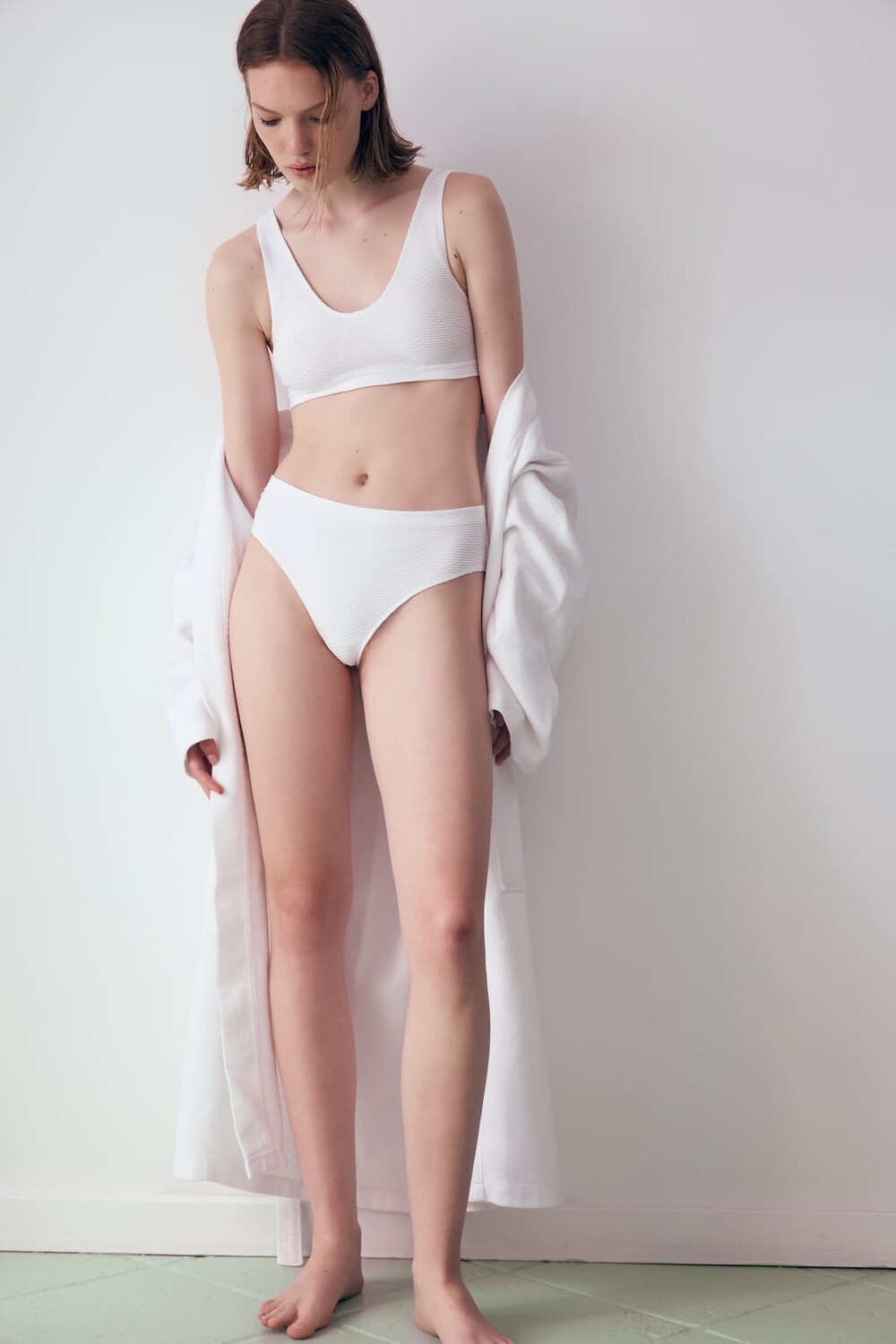 

Текстурированный бесшовный бюстгальтер без косточек ZARA, белый