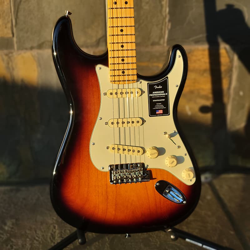 Электрогитара Fender American Professional II Stratocaster, Maple Fingerboard, Anniversary 2-Color Sunburst fender american professional ii stratocaster с кленовым грифом 2020 present black american professional ii stratocaster with maple fretboard