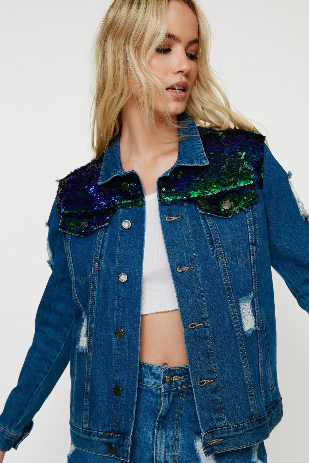 

Джинсовая куртка оверсайз с пайетками Nasty Gal, синий