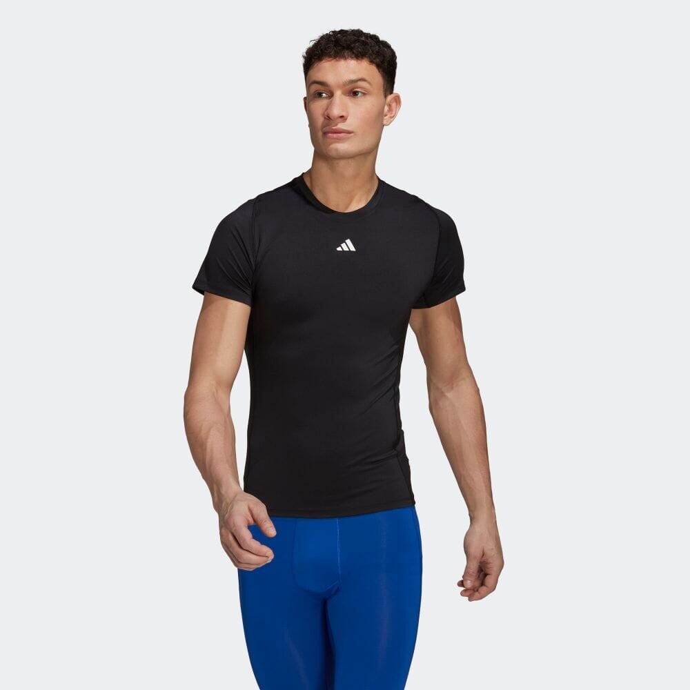 

Футболка Adidas HK2337, черный