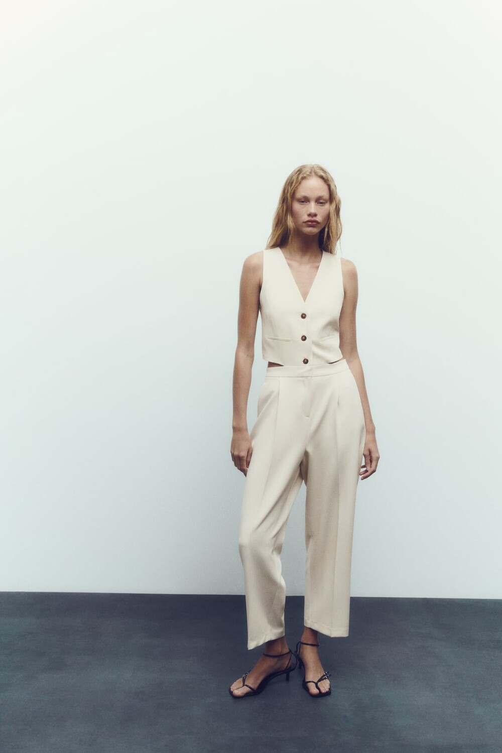 

Комбинезон-жилет с вырезами ZARA, экру