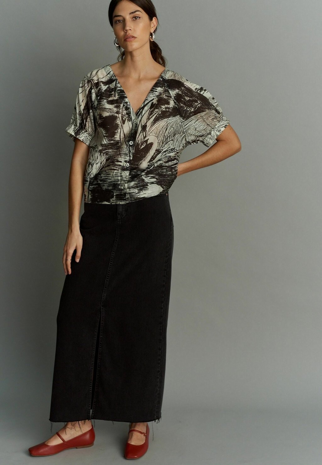 

Блузка Short Sleeve V-Neck Buttoned Front Regular Fit Next, черный