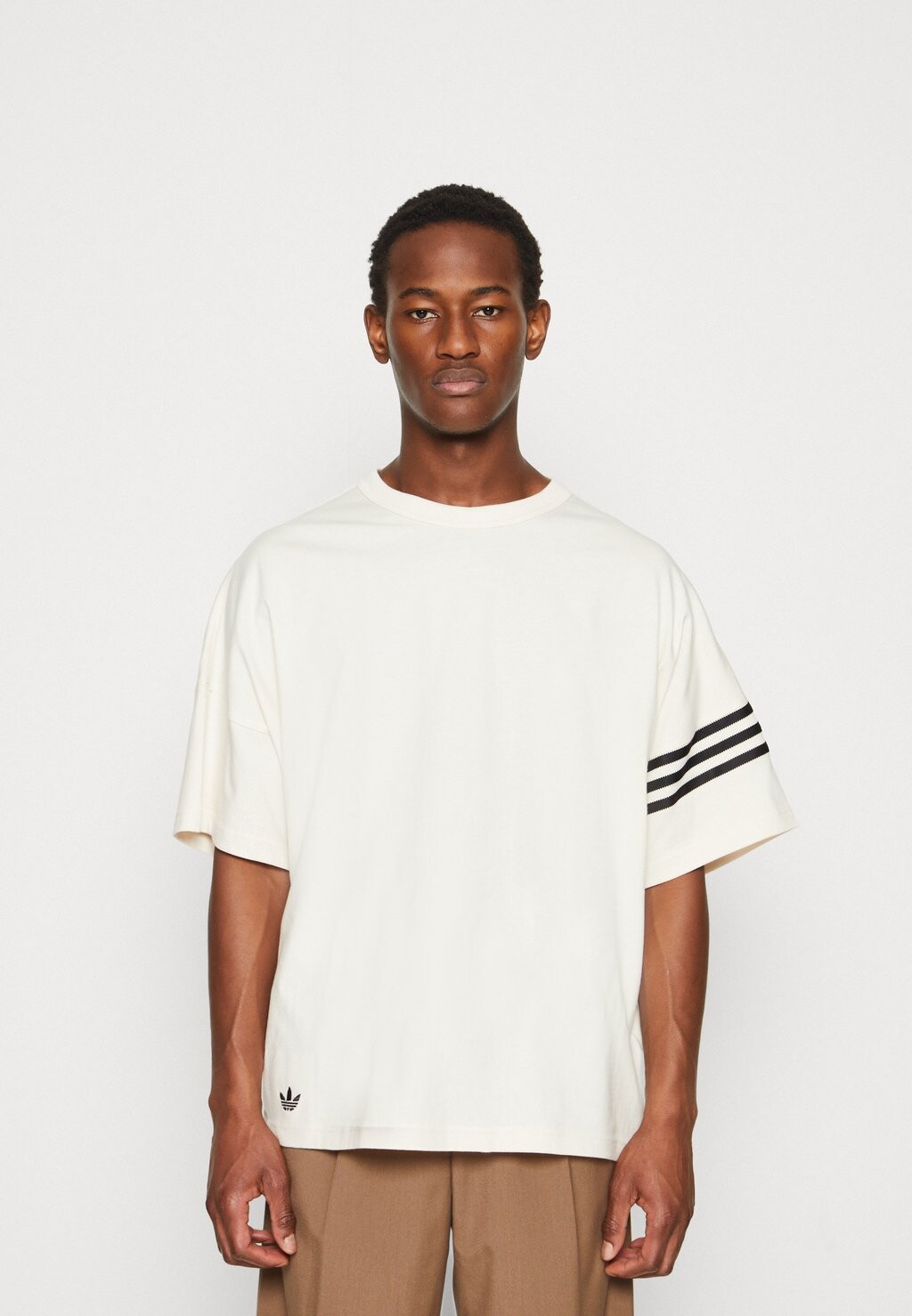 

Футболка с принтом adidas Originals, белый
