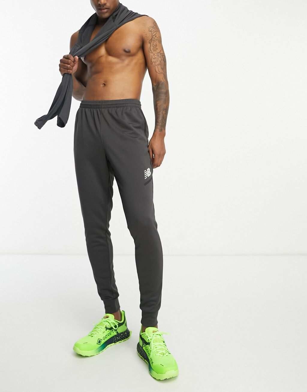

Черные джоггеры New Balance Tenacity Football Training