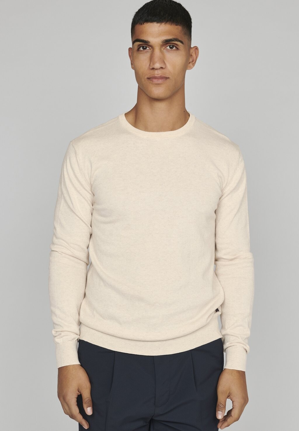 

Вязаный свитер JONES Matinique, цвет oyster gray melange