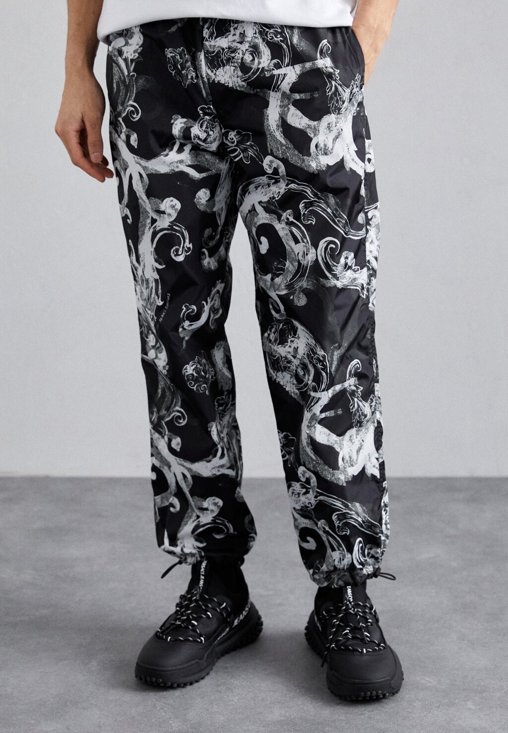 

Брюки WATERCOLOR Versace Jeans Couture, черный