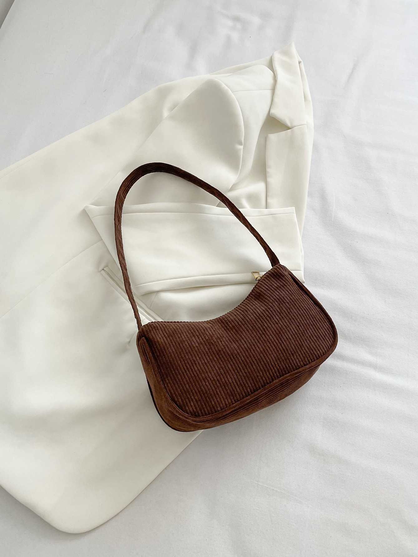 цена Минималистичная вельветовая сумка-хобо, кофейный коричневый