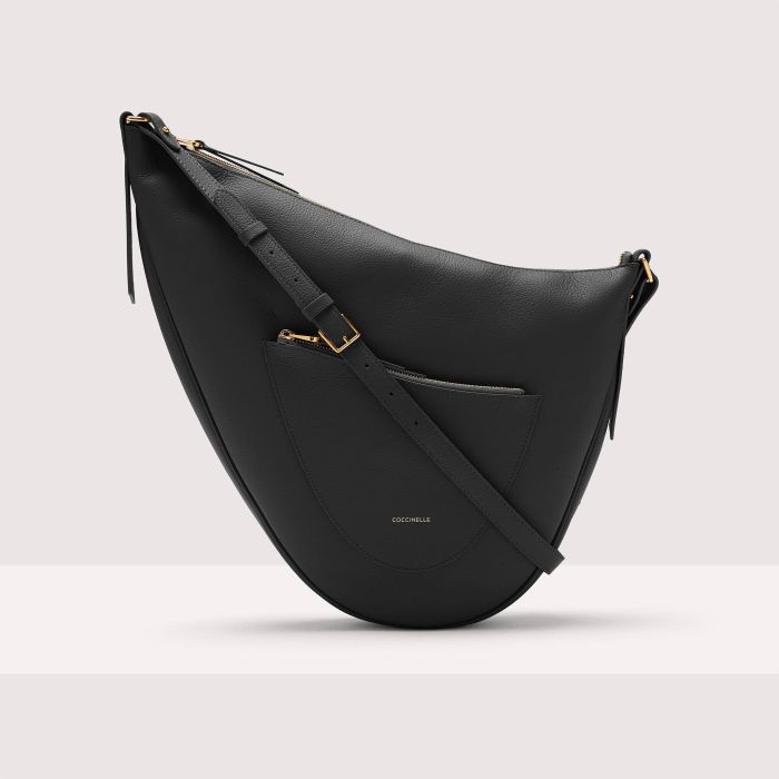Двусторонняя кожаная сумка через плечо Coccinelle SNUGGIE MEDIUM, черный