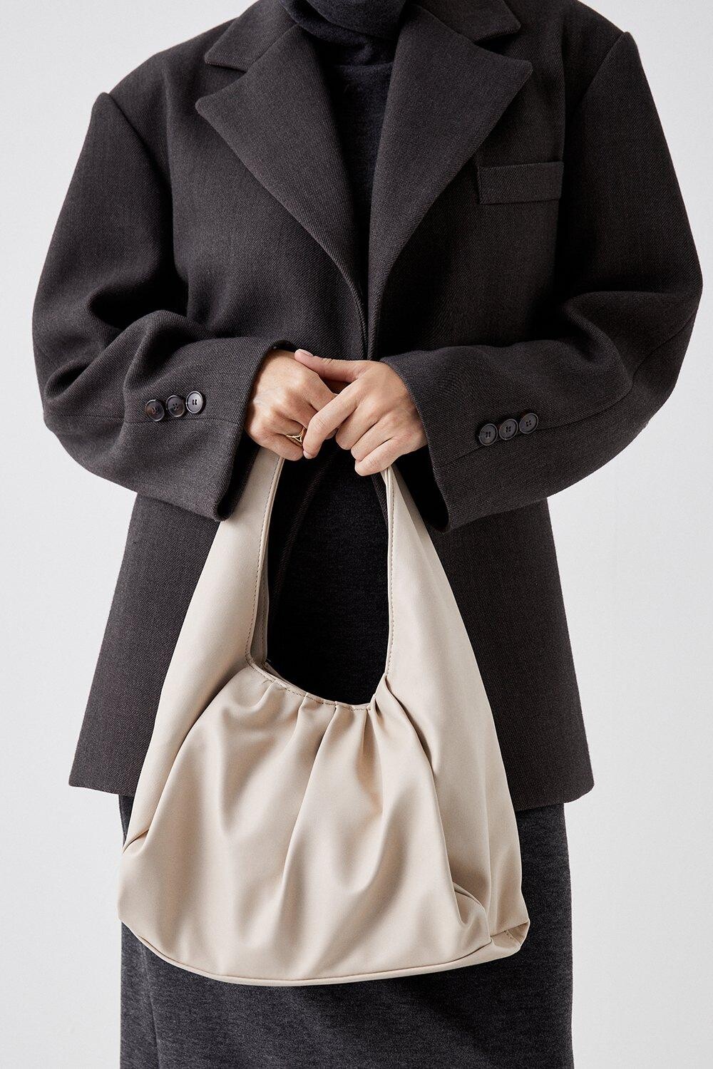 

Сумка на плечо Serena со сборками Dorothy Perkins, белый