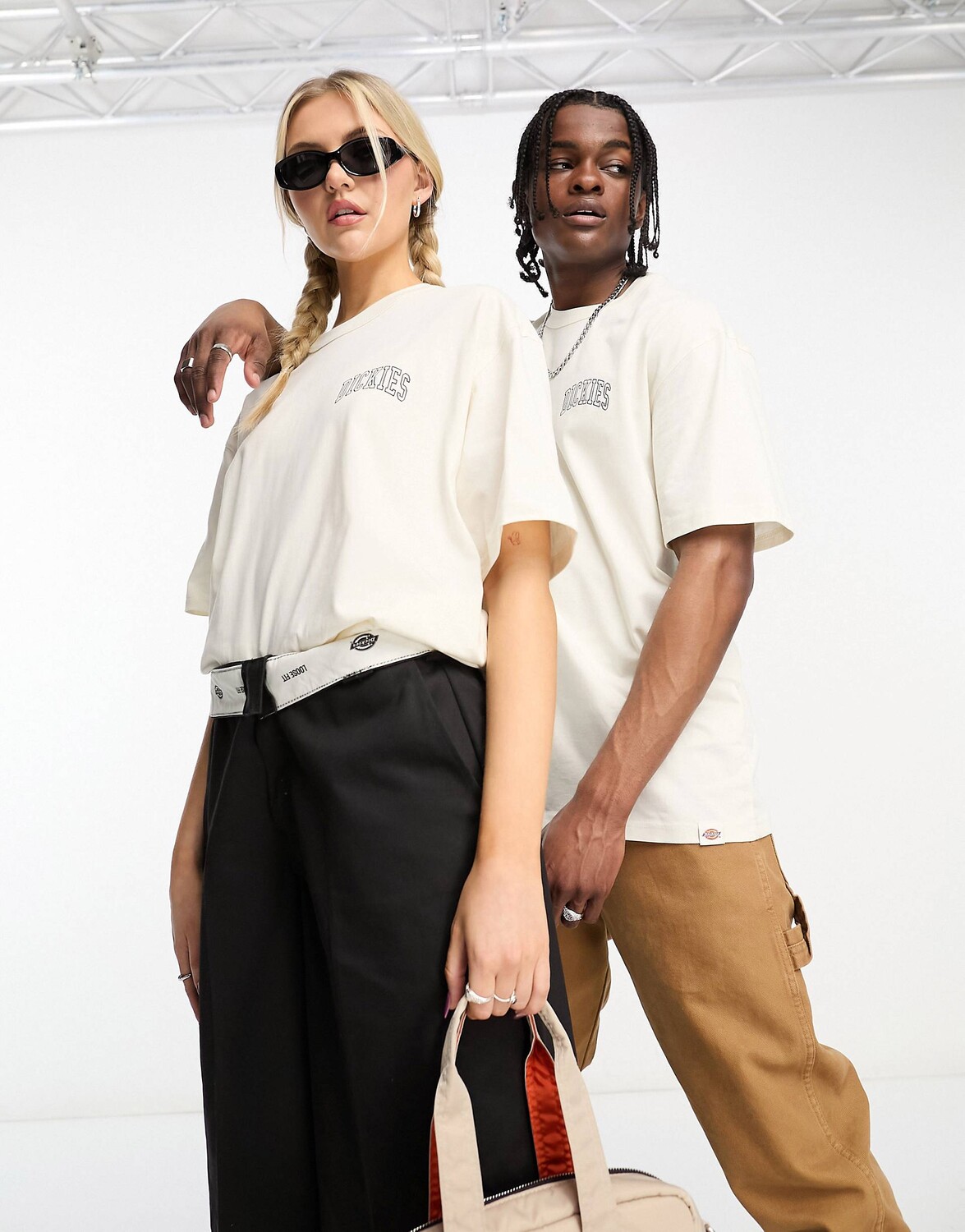 

Белая футболка унисекс с логотипом Aitkin Left на груди Dickies эксклюзивно для ASOS