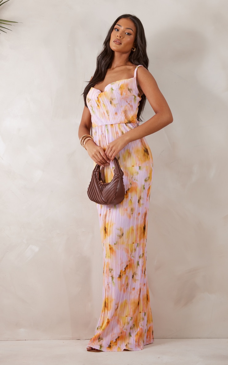 цена PrettyLittleThing Высокое розовое платье макси с плиссированными бретелями и цветочным принтом
