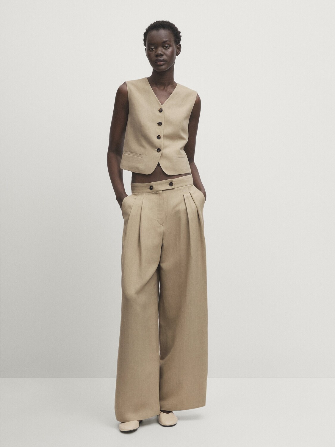 

Короткий костюмный жилет Massimo Dutti, бежевый