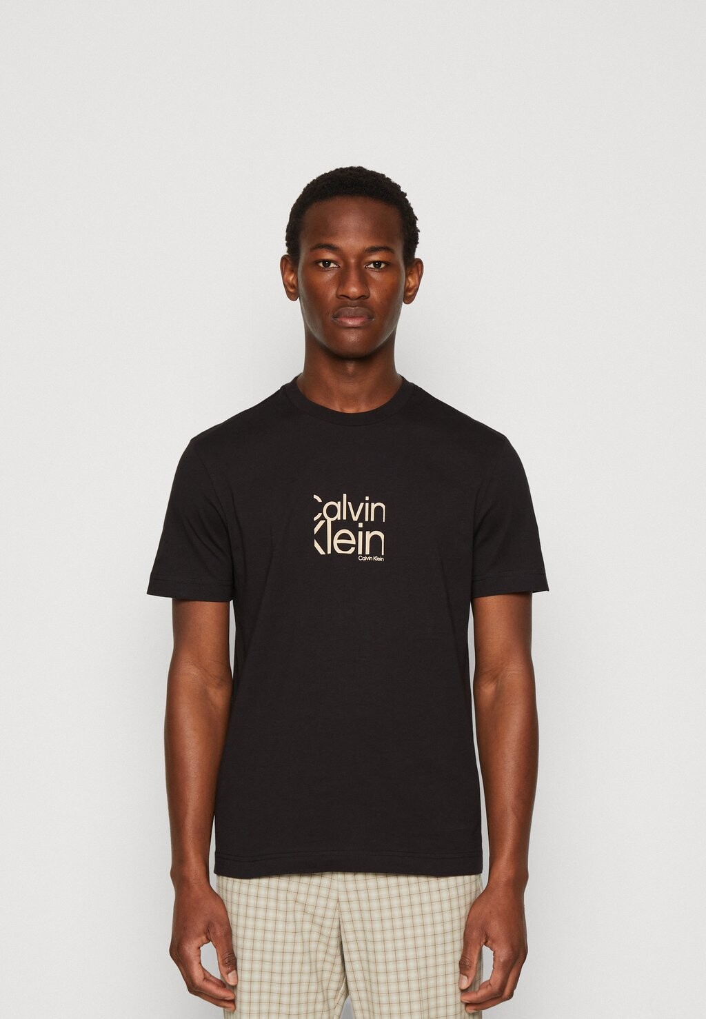 

Футболка с принтом Calvin Klein, черный