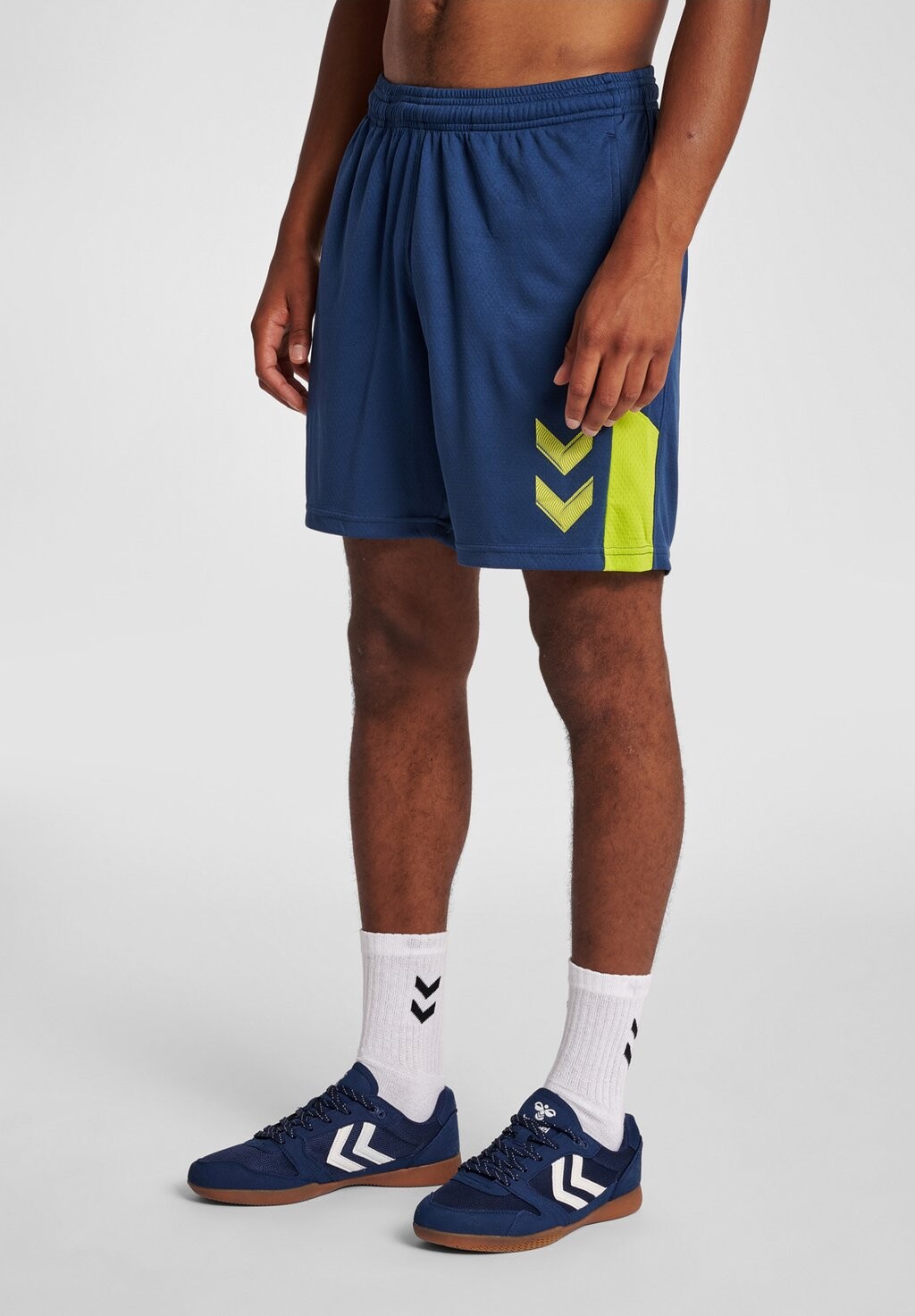 

Спортивные шорты Hummel