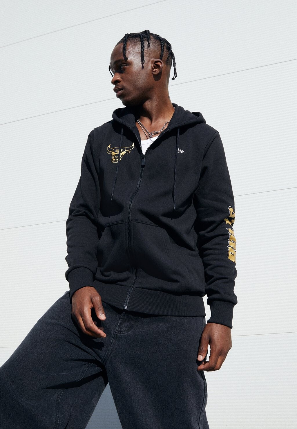 

Толстовка на молнии Nba Chicago Bulls Team Script Hoody New Era, цвет black/gold-coloured