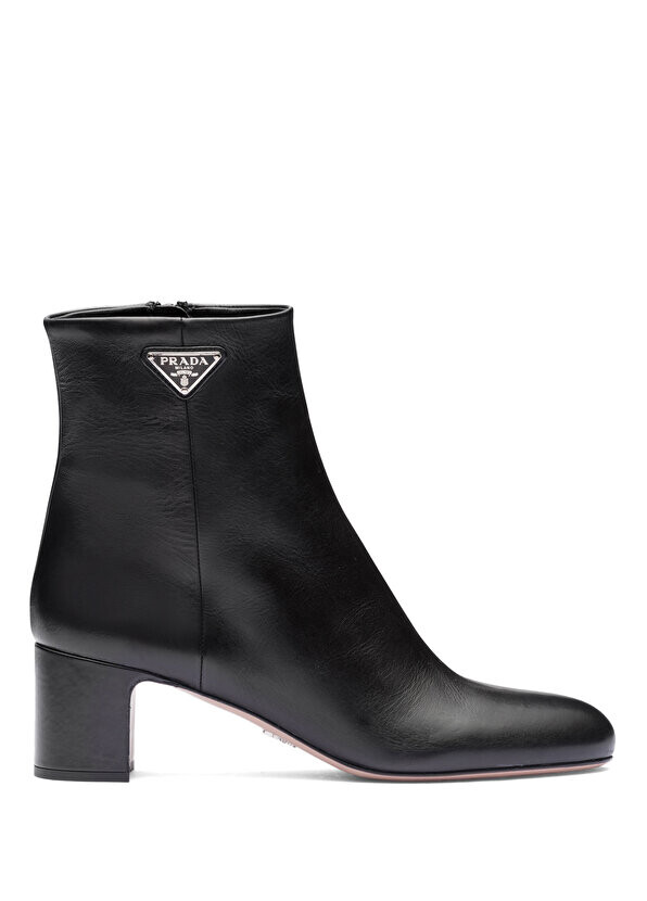 

Короткие кожаные сапоги Prada