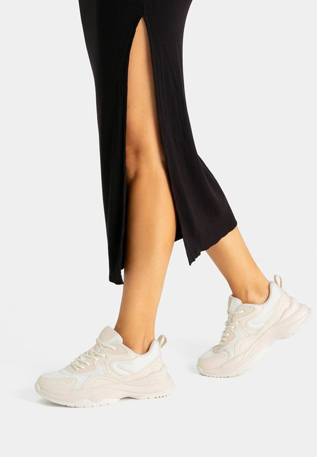 

Кроссовки Bershka, бежевый