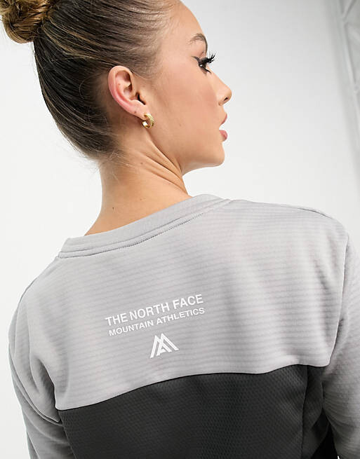 

Серый флисовый свитшот The North Face Training Mountain Athletic