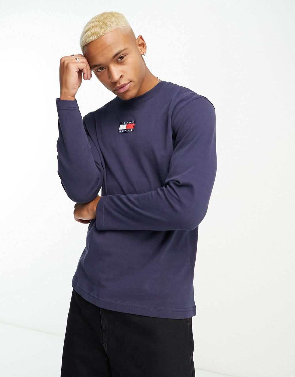 

Темно-синяя футболка с длинными рукавами и логотипом Tommy Jeans, Синий