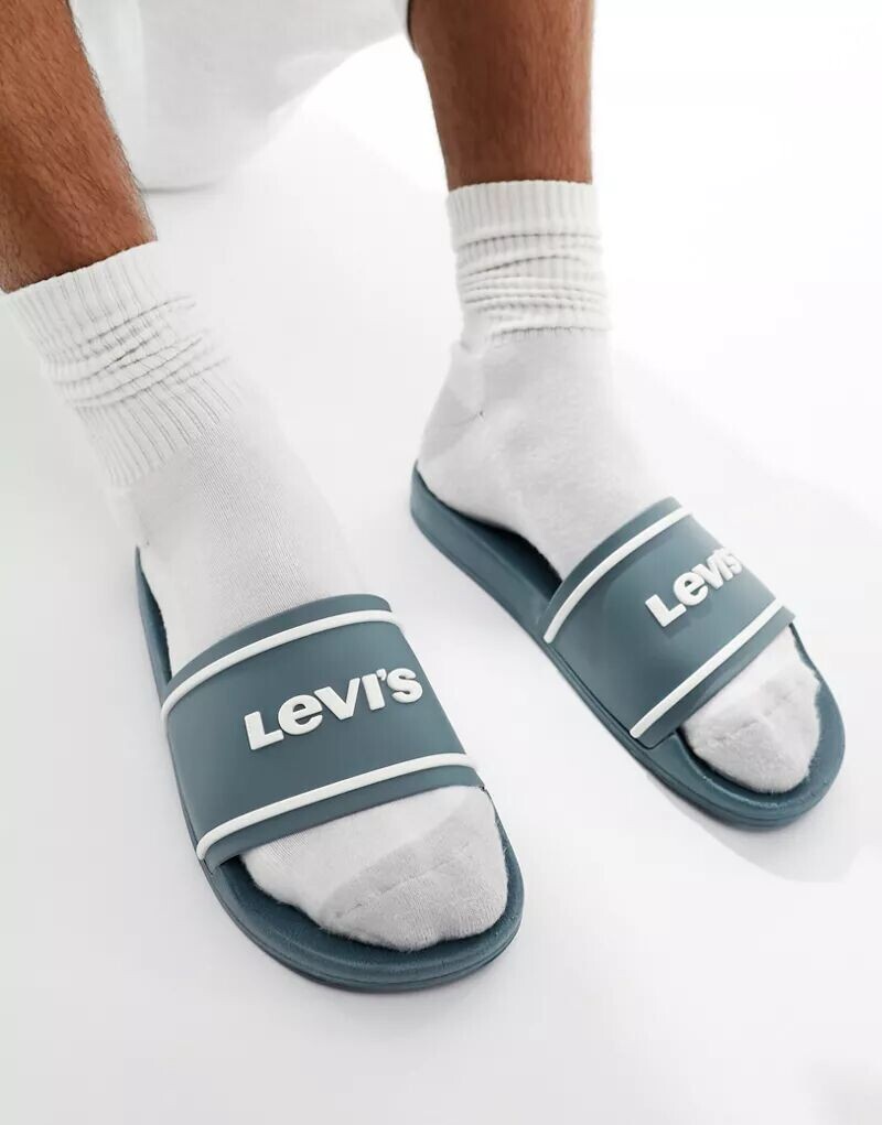 

Зеленые шлепанцы Levi's с логотипом