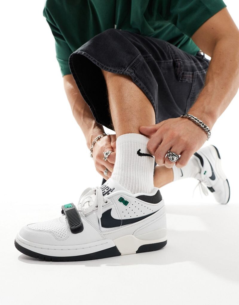 

Бело-черные кроссовки Nike Air Alpha Force '88