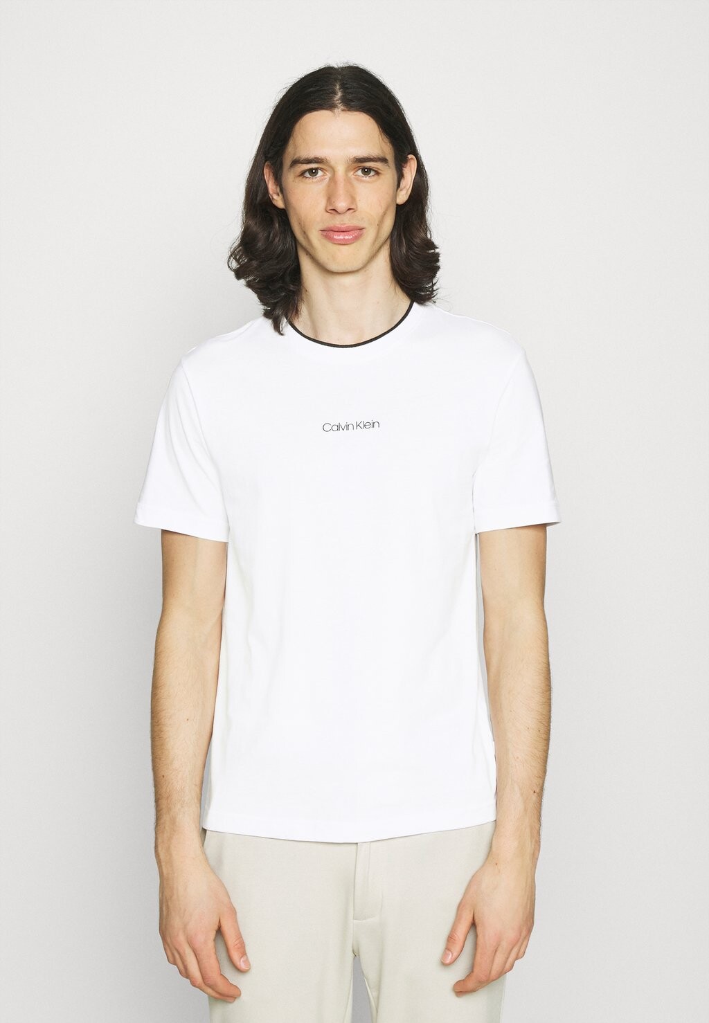 

Базовая футболка Center Logo Calvin Klein, цвет bright white