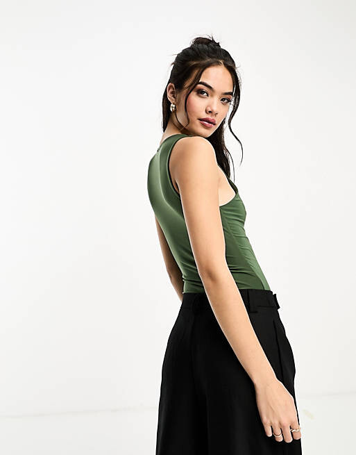 

Оливковое двухслойное боди ASOS DESIGN