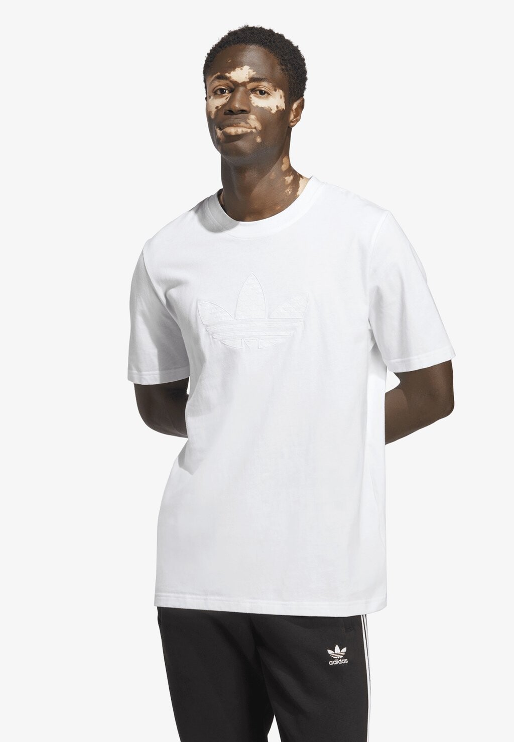 

Футболка с принтом adidas Originals, белый